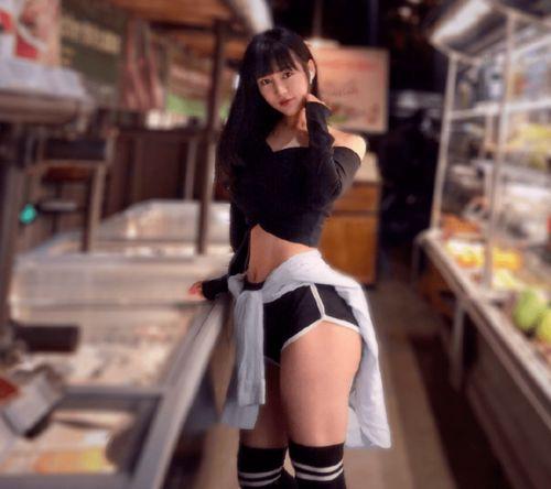 国产美女露脸,镜头下的美丽瞬间